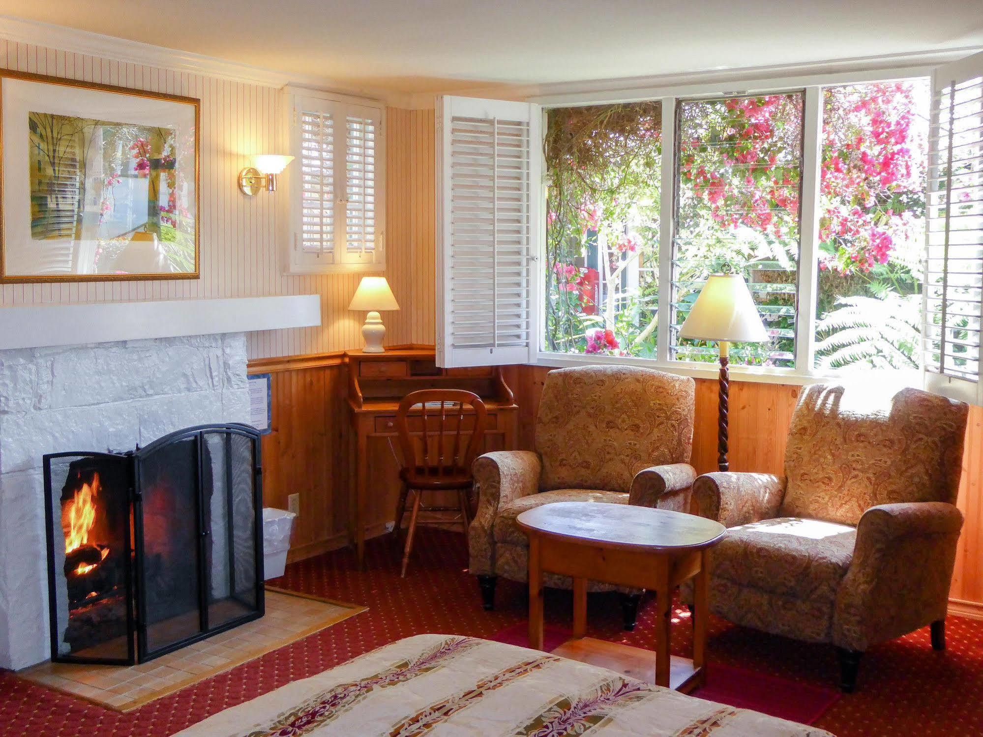 Carmel Fireplace Inn Exterior foto