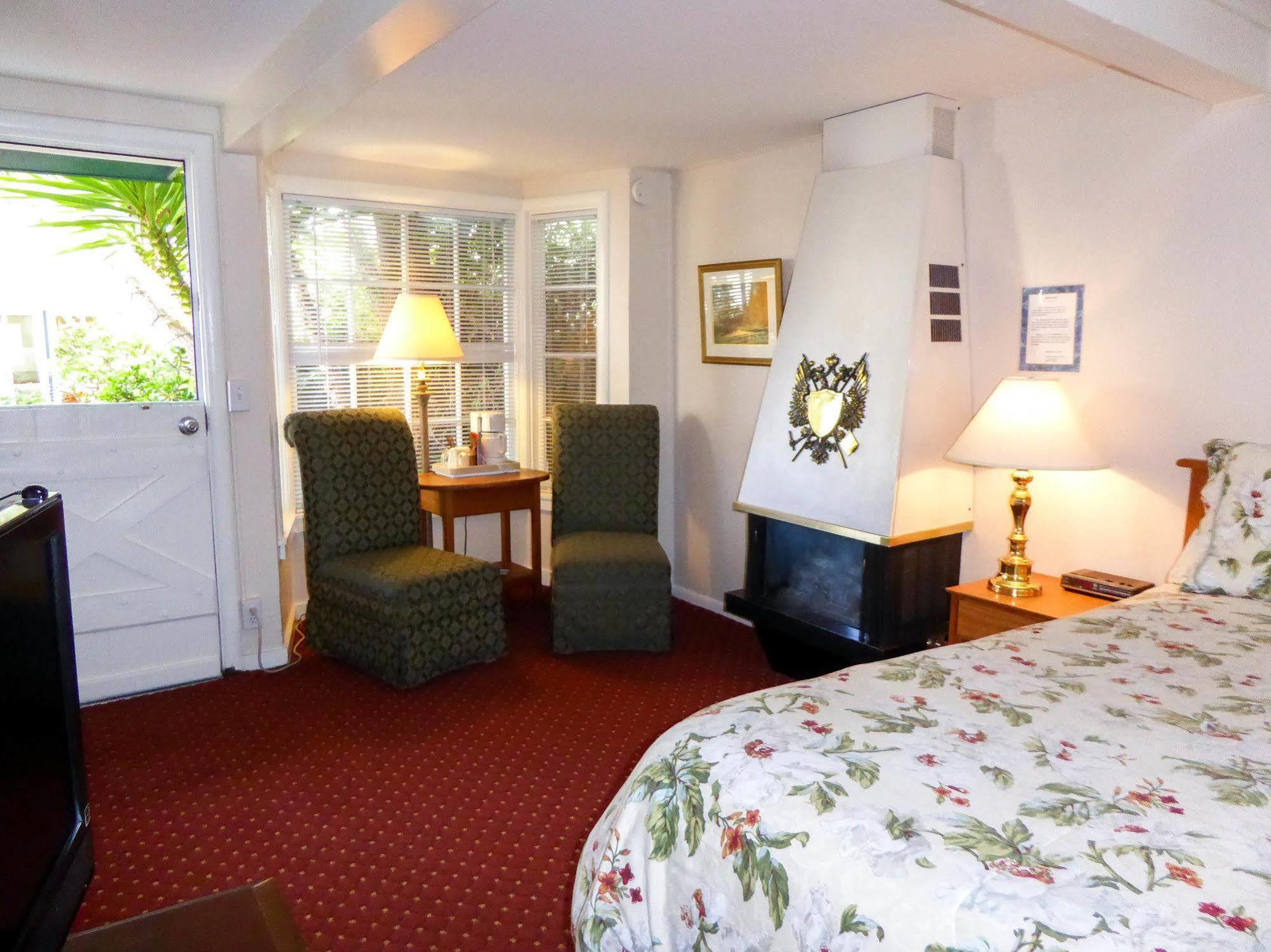 Carmel Fireplace Inn Exterior foto
